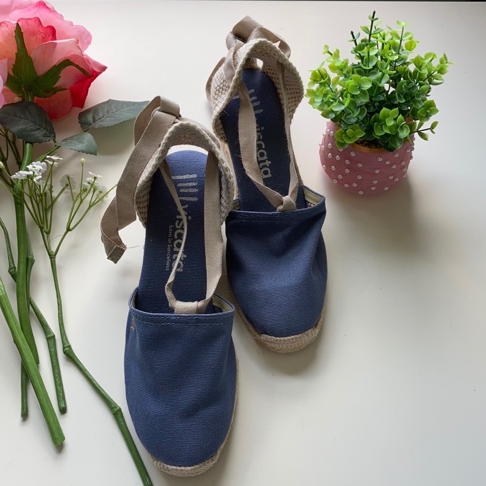 Navy Closed-toe Wedge